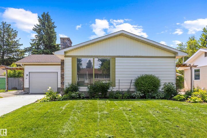 Property Photo:  37 Leon Place  AB T8N 1X6 