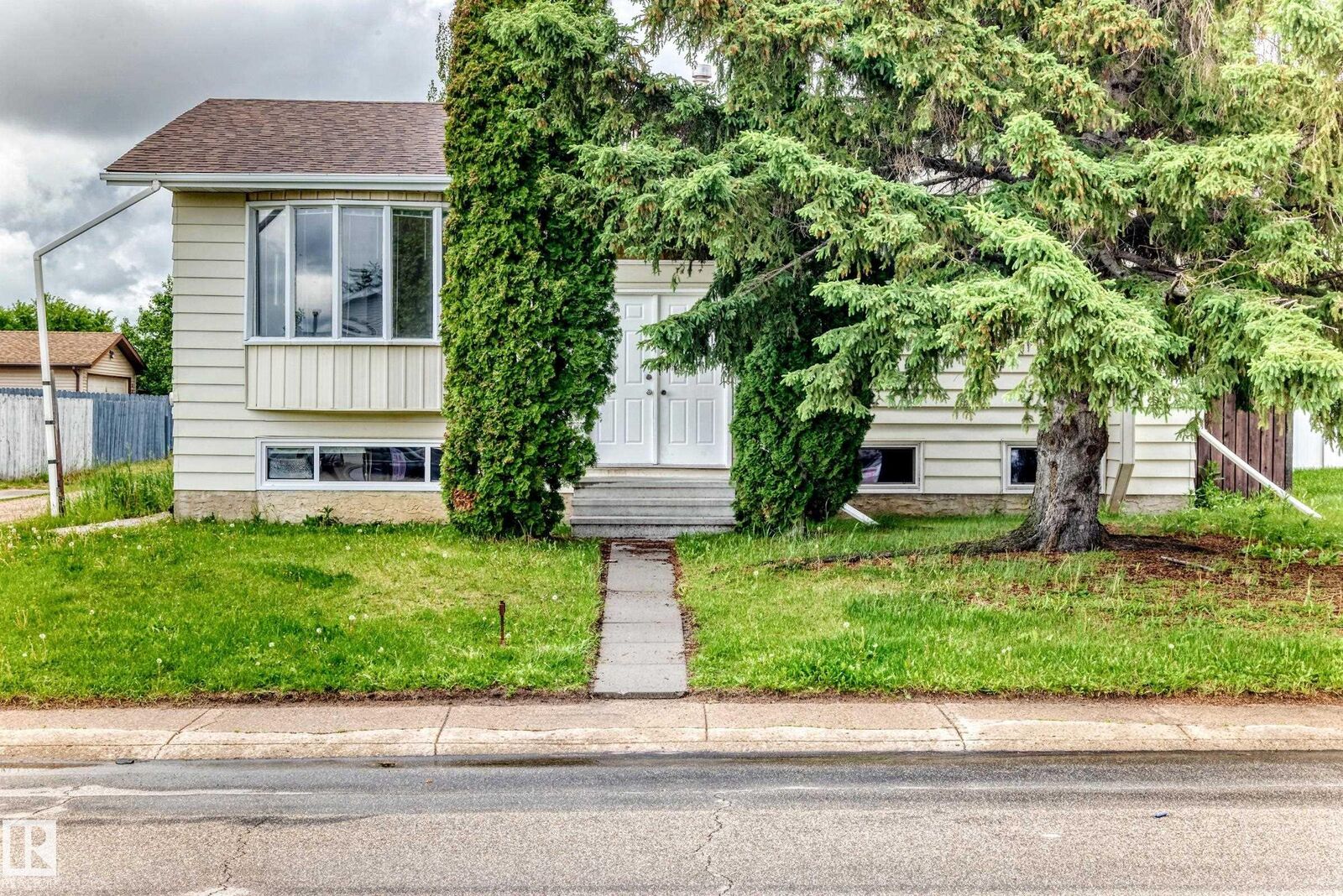 Property Photo:  1103 56 Street NW  AB T6L 1Y4 