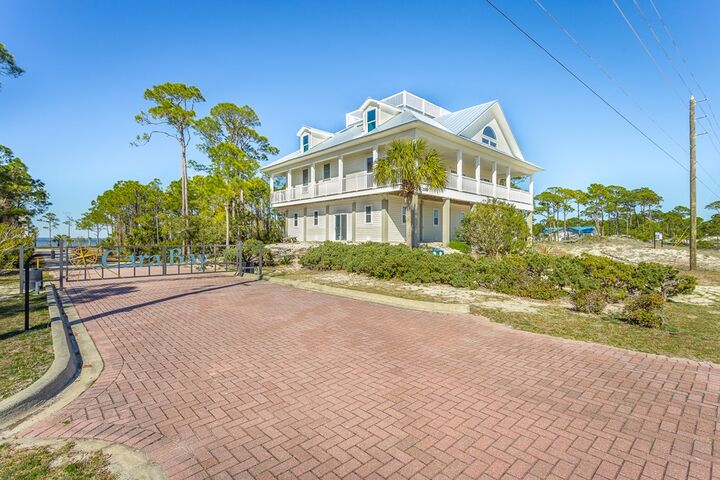 Property Photo: 1183 Russell Way FL 32328