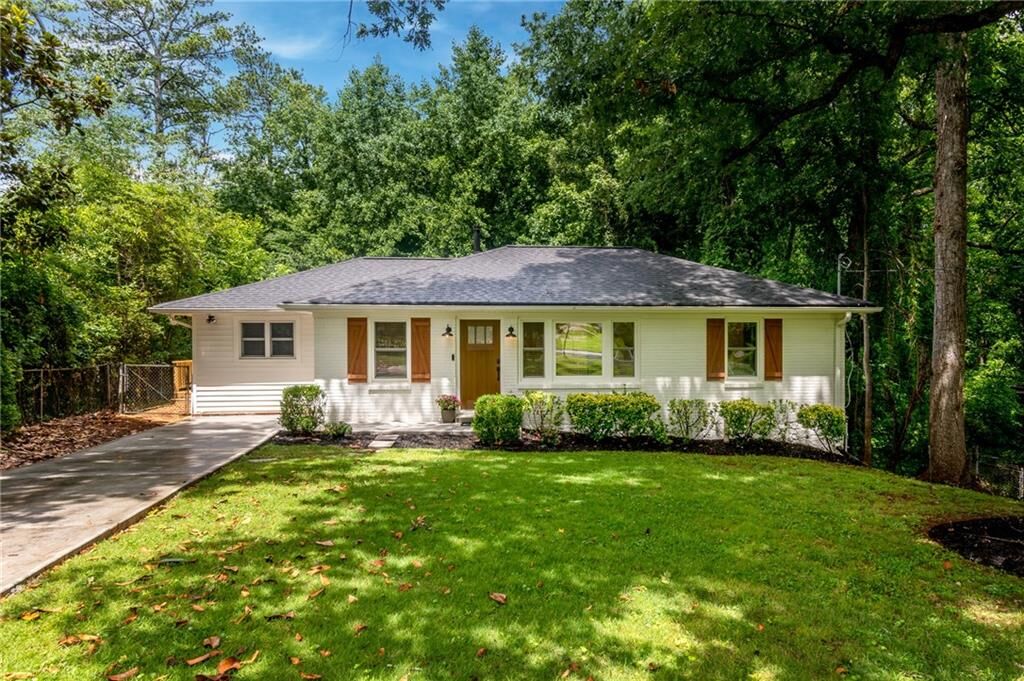 Property Photo:  2093 Wildrose Drive  GA 30032 