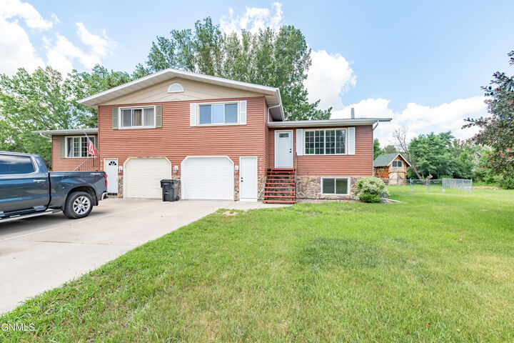 Property Photo:  3742 Regent Drive  ND 58504 