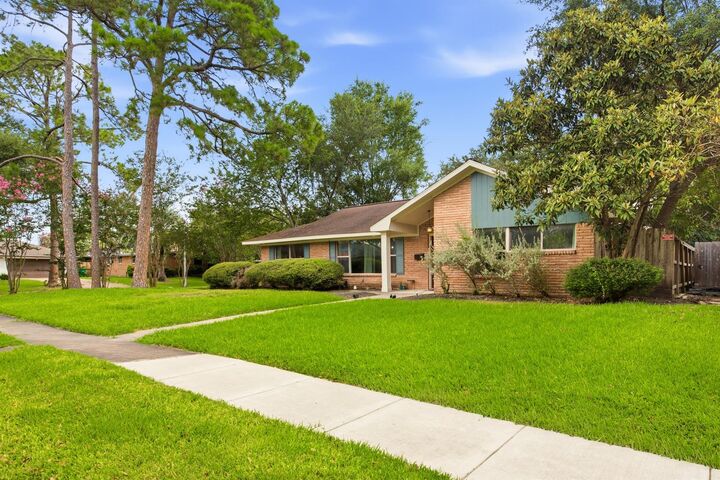 Property Photo: 5238 Kinglet Street TX 77035