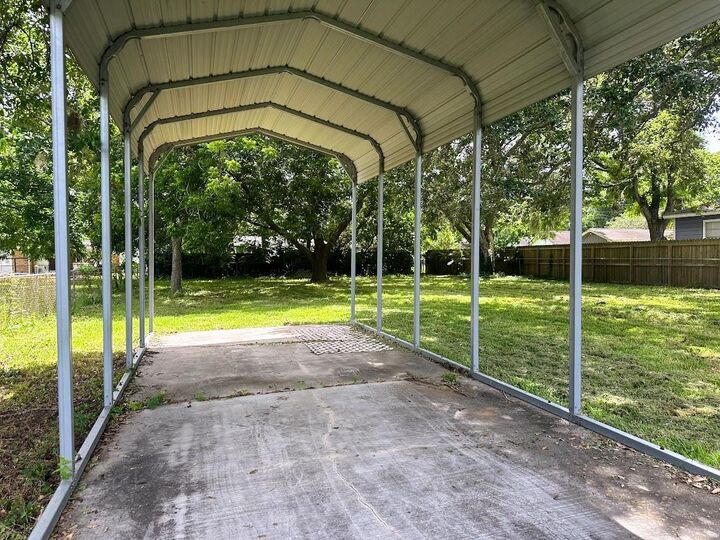 Property Photo:  211 Hickory Street  TX 77480 
