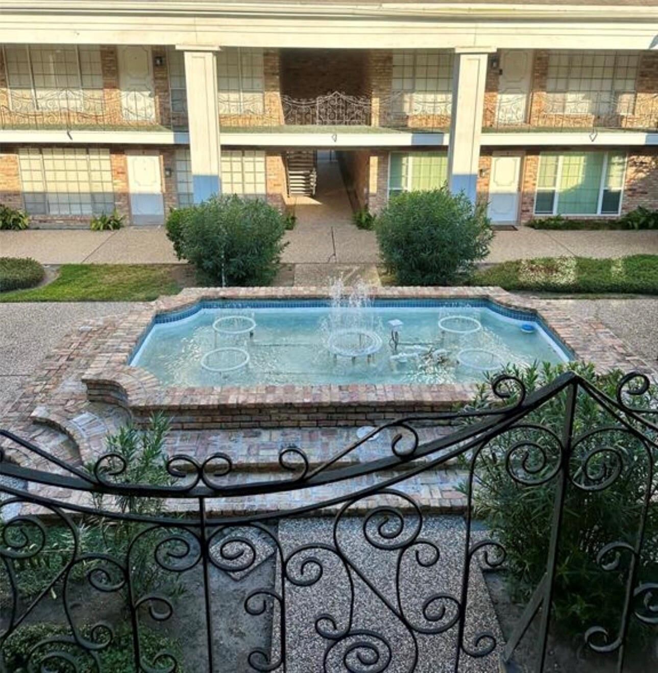 Property Photo:  5343 Richmond Avenue 28  TX 77056 