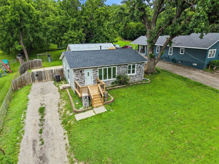 Property Photo: 222 E Broad Street IA 50315