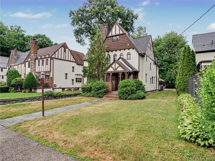Property Photo: 7 Huntwood Place NY 10552