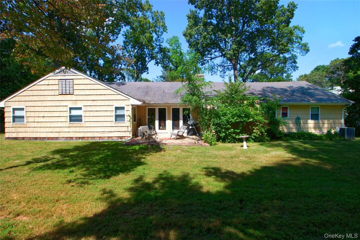 Property Photo:  82 The Serpentine  NY 11576 