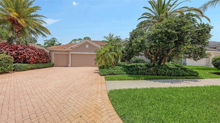 Property Photo:  816 Shadow Bay Way  FL 34229 