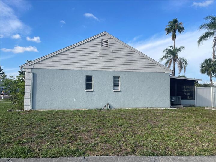 Property Photo:  11001 Sunswept Place  FL 33624 