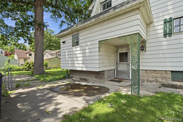 Property Photo: 1214 McLean Avenue MI 48067 3492