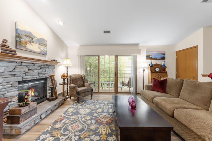 Property Photo:  104 Bur Oak Ln  WI 53024 