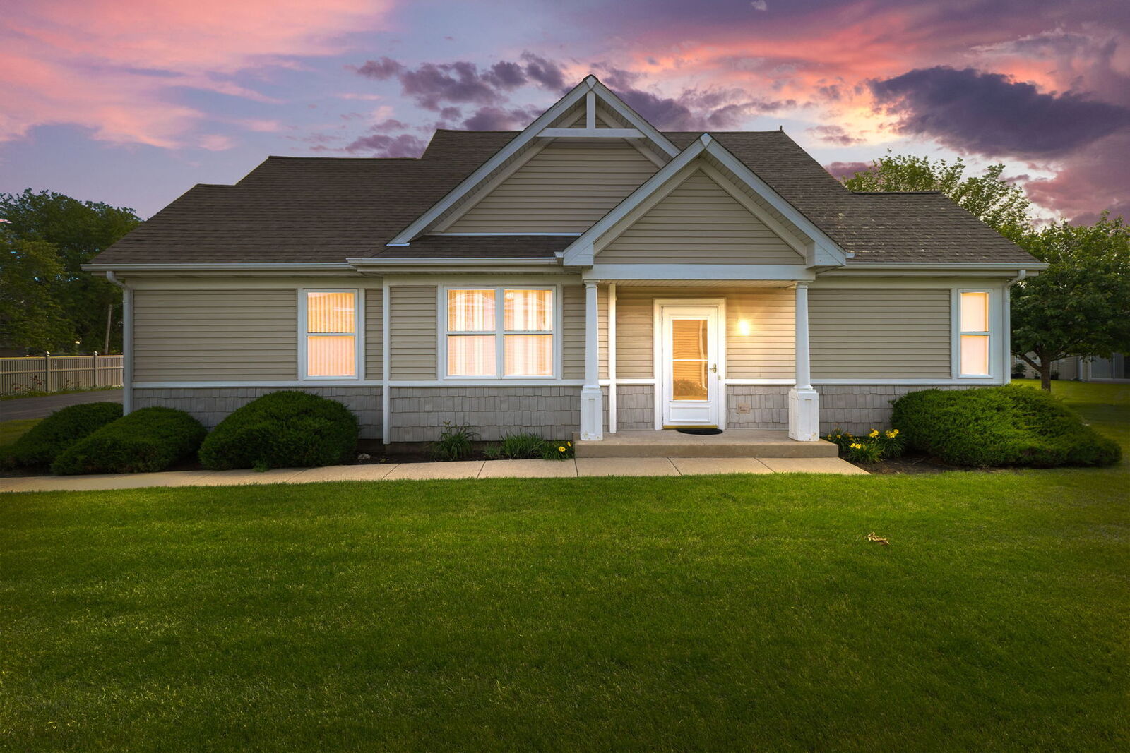 Property Photo:  2549 Lincoln Park Court 2549  IL 60403 
