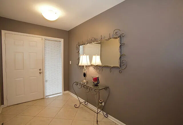 Property Photo:  2S727 Williamsburg Court  IL 60523 