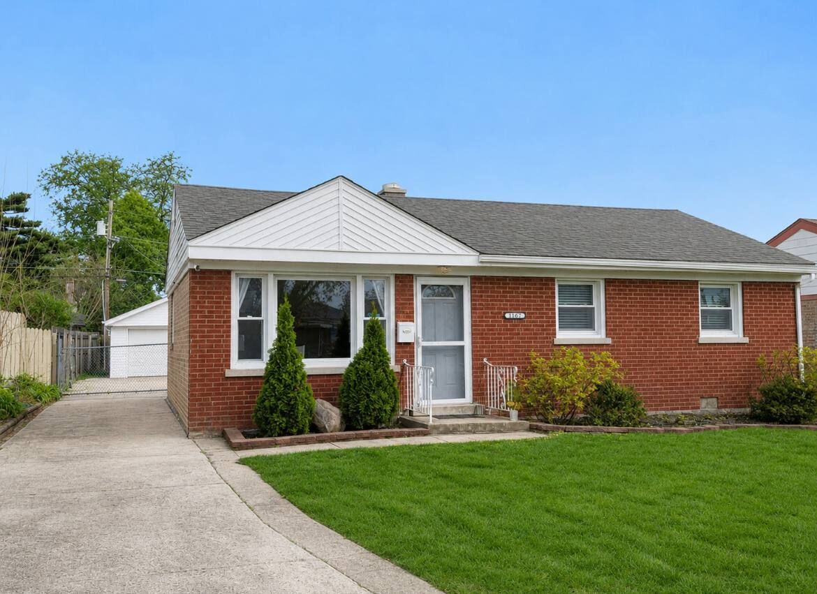 Property Photo: 11447 S Natoma Avenue IL 60482
