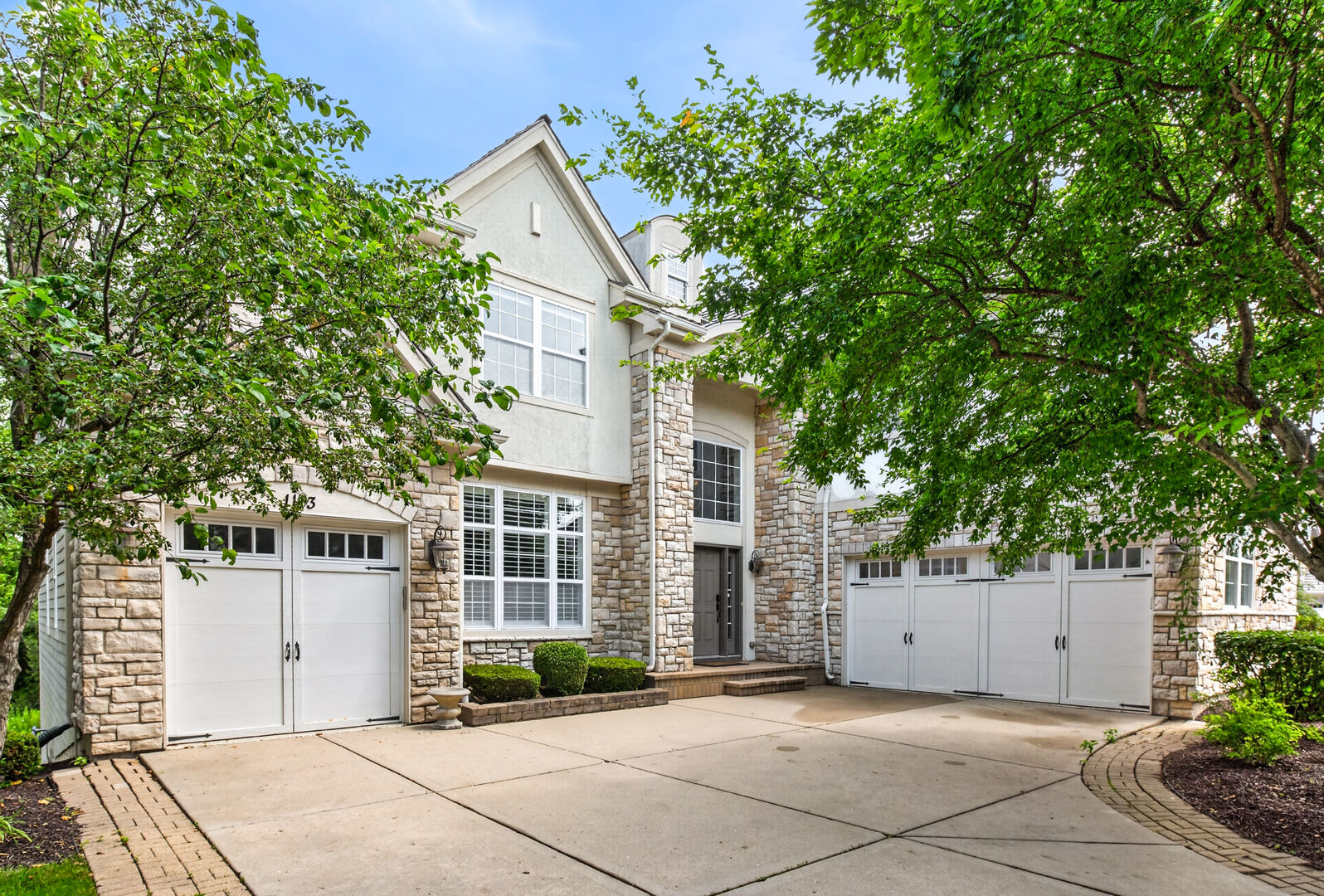 Property Photo:  1113 Ashley Lane  IL 60010 