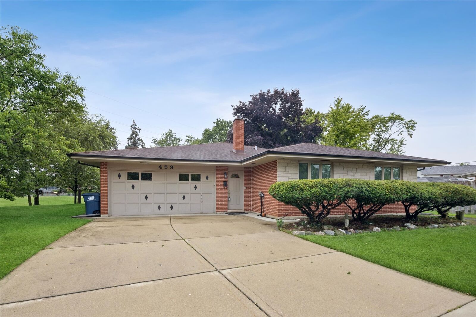 Property Photo:  459 W Millers Road  IL 60016 