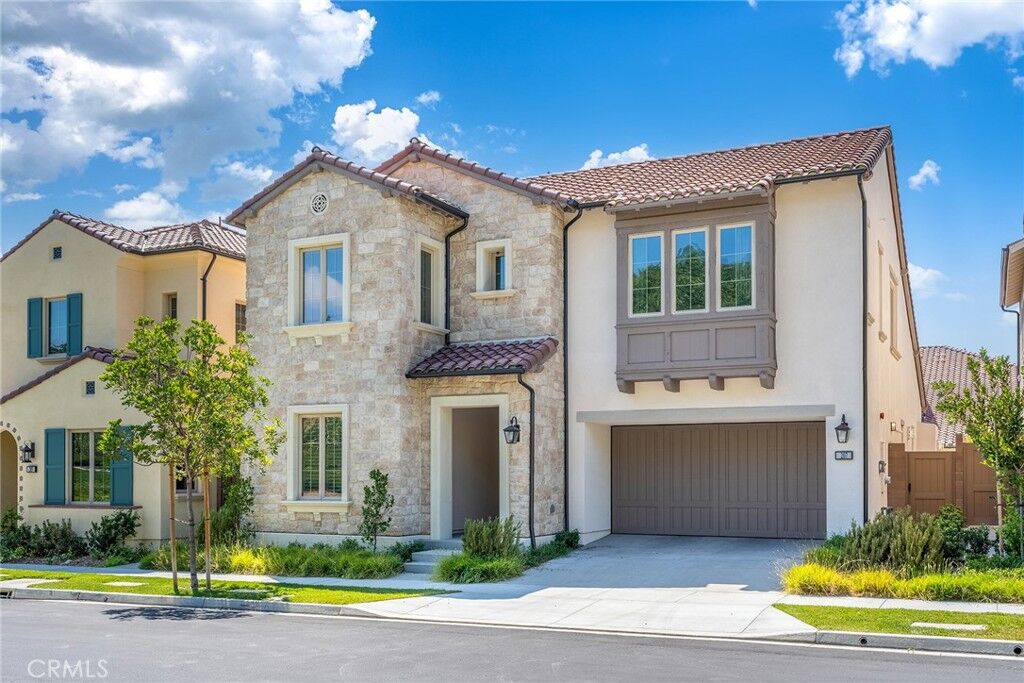 Property Photo: 207 Pinnacle CA 92602