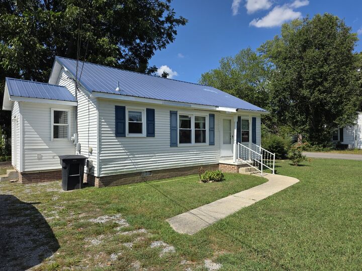 Property Photo:  200 Helen St  TN 37388 