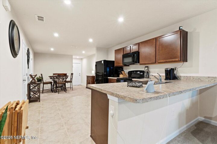 Property Photo:  5893 Creekside Crossing Drive  FL 32210 