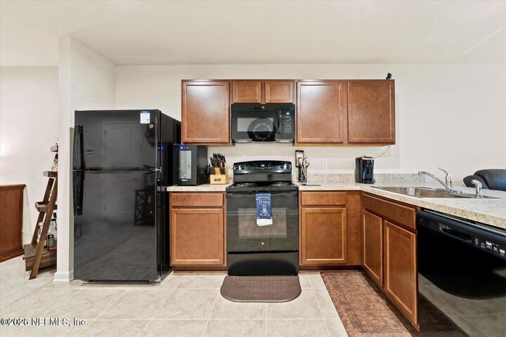 Property Photo: 5893 Creekside Crossing Drive FL 32210