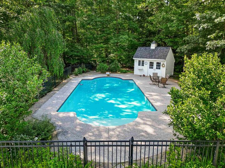 Property Photo:  54 Crestwood Drive  NH 03049 