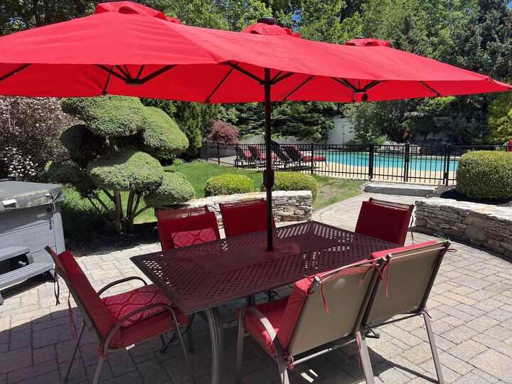 Property Photo:  9 Tennyson Drive  NH 03104 