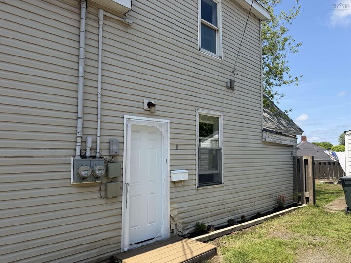 Property Photo:  8 East Pleasant Street  NS B4H 1M4 