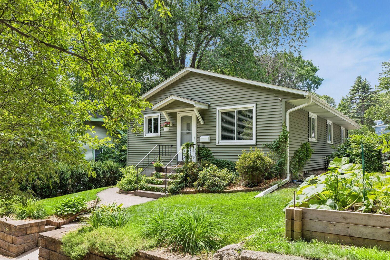 Property Photo:  285 Deubener Place  MN 55105 