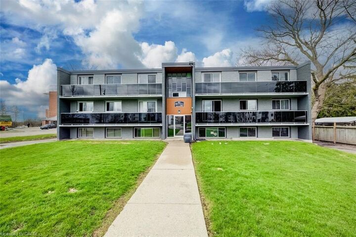 Property Photo:  82 Elgin Street S 3  ON N1R 5G5 