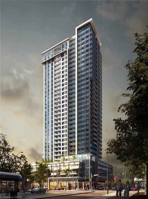 Property Photo:  60 Frederick Street 1812  ON N2H 0C7 