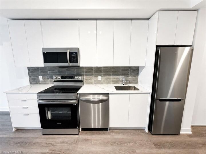 Property Photo:  33 Erie Avenue 1015  ON N3S 0K7 