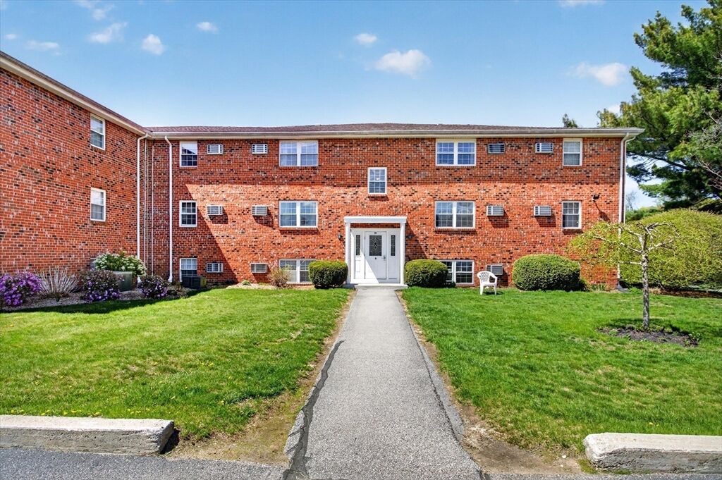 Property Photo: 91 Pleasant St A6 MA 02052