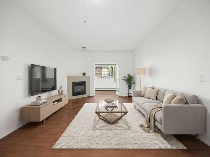 Property Photo: 126 14 Avenue SW 121 AB T2R 0L9