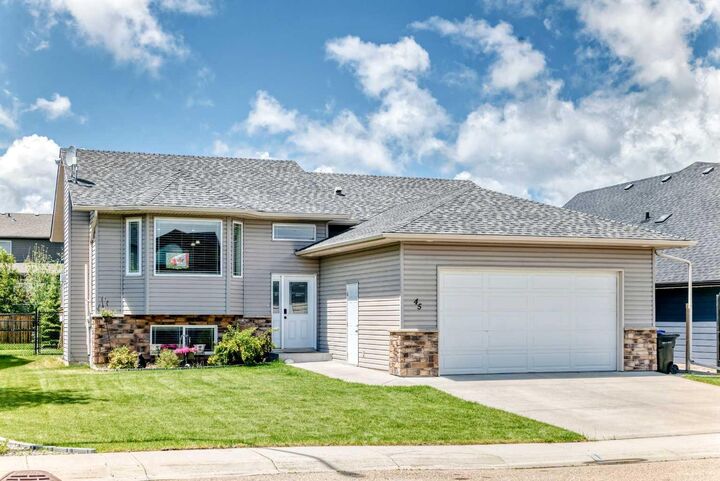 Property Photo: 45 Vantage Crescent AB T4H 1P6