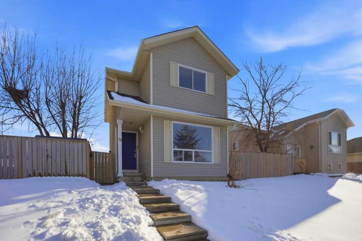 19 Appletree Close SE — photo 1