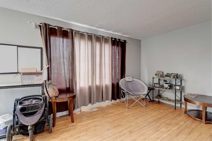 Property Photo: 9809 98 Avenue AB T0H 3C0