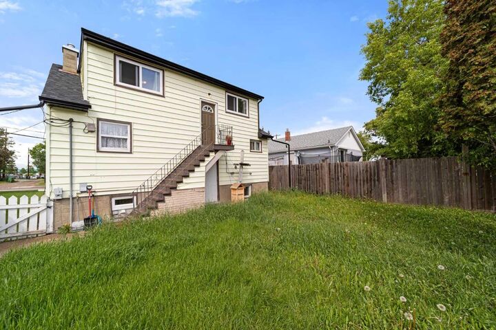 Property Photo:  5219 50 Avenue  AB T4V 0T1 