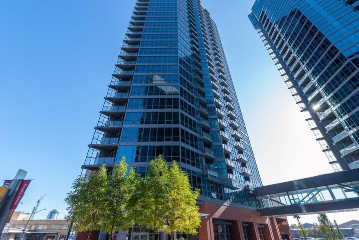 Property Photo: 225 11 Avenue SE 809 AB T2G 0G3