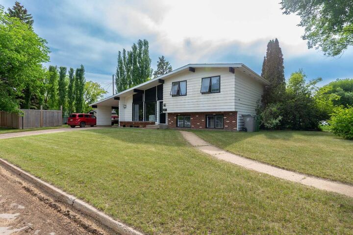 Property Photo:  4801 40 Street  SK S9V 0C3 