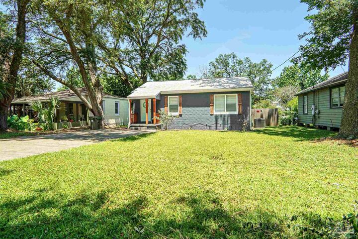 Property Photo: 530 S 1st St FL 32507