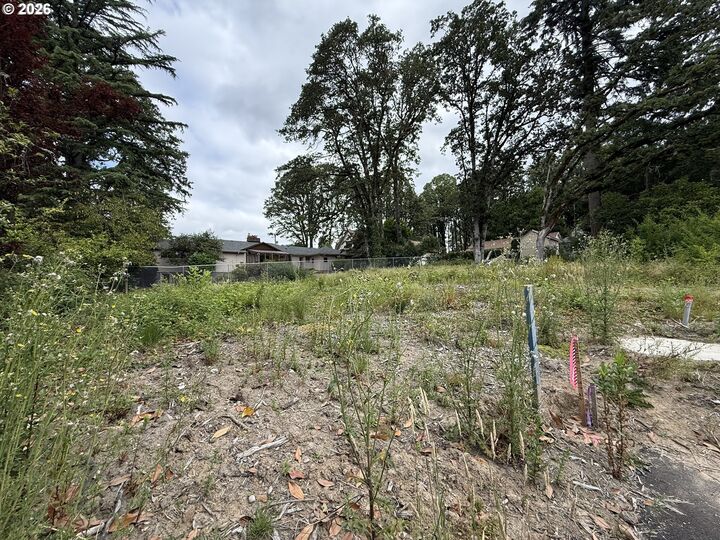 Property Photo: 3112 SE Merlot Rd OR 97267