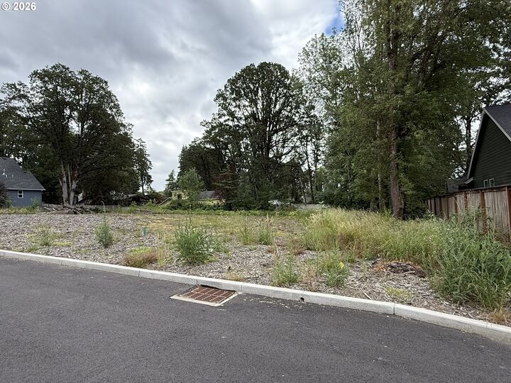 Property Photo: 3117 SE Merlot Rd OR 97267