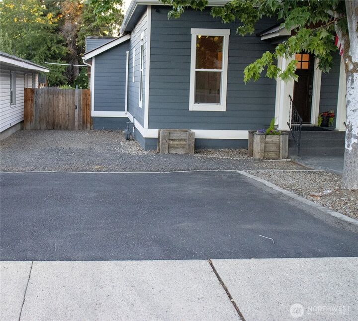 Property Photo: 103 N Chestnut Street WA 98926