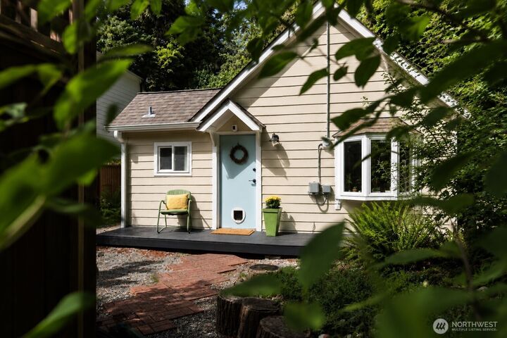 Property Photo: 13337 25th Avenue NE WA 98125