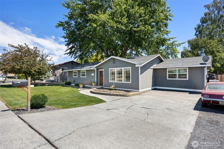 Property Photo: 1503 S Lakeway Drive WA 98837