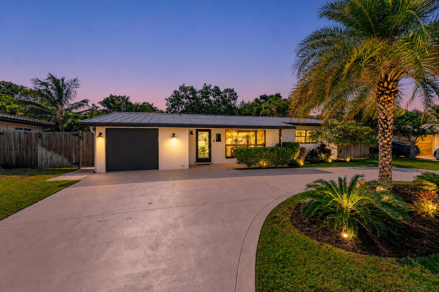 Property Photo:  300 SE 8th Avenue  FL 33441 