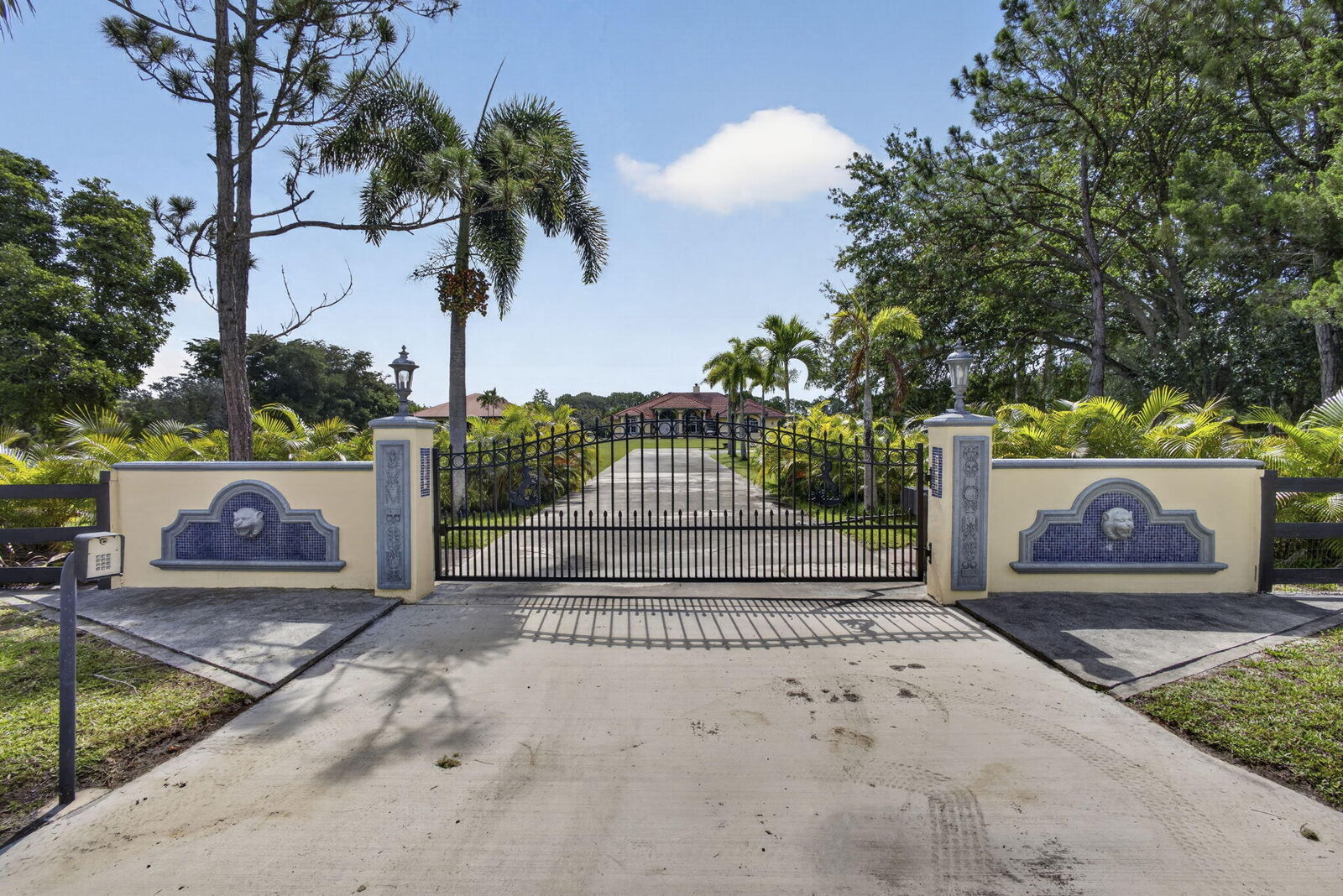 Property Photo: 2564 Deer Run Trail FL 33470