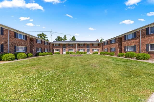 Property Photo:  31831 Grand River Avenue 33  MI 48336 