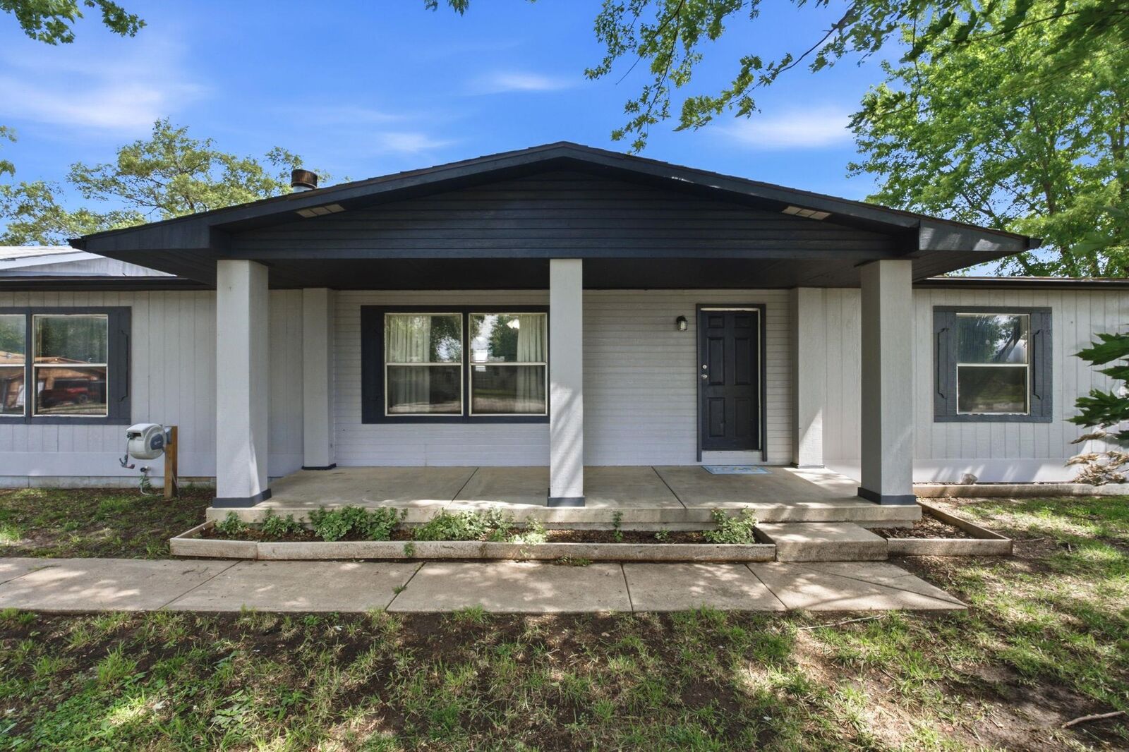 Property Photo:  114 E 3rd St  KS 67146-9034 