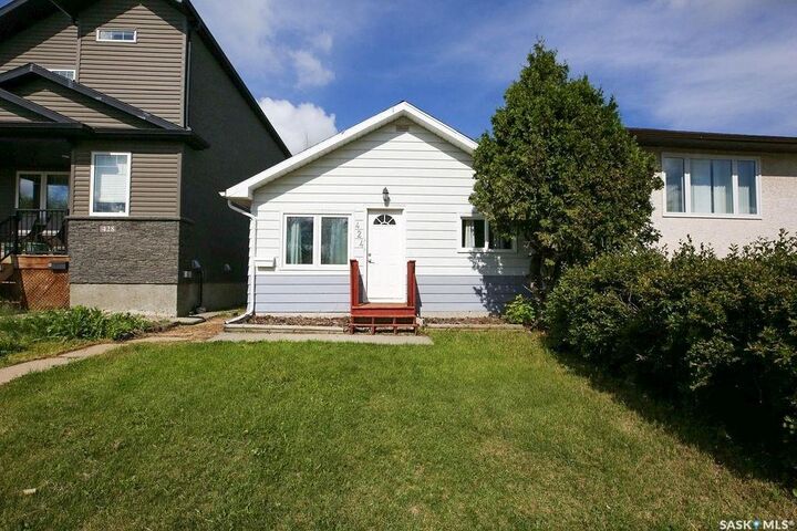Property Photo: 424 Arthur Street SK S4R 4X4
